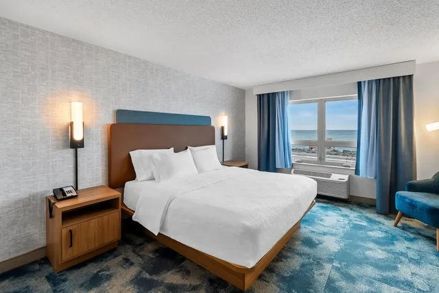 جناح بسرير كينج بإطلالة على البحيرة بغرفتين مع أريكة، Hampton Inn Duluth Canal Park 2/5
