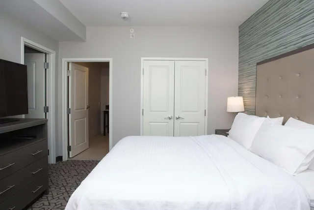 جناح بسرير كينج بغرفة نوم واحدة مع أريكة، Homewood Suites By Hilton Allentown Bethlehem Center Valley 1/3