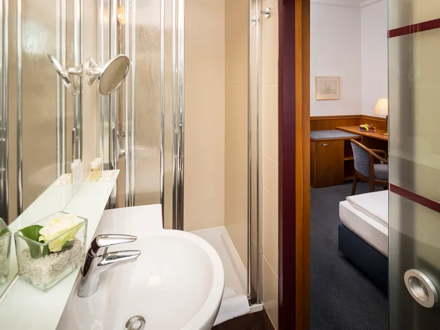 Budget, Double Bed, Street View، Austria Classic Hotel Wien 8/8