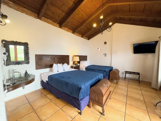 غرفة قياسية رباعية بسريرين كوين، Naif Boutique Hotel & Gallery 1/10