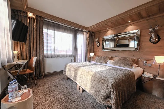 غرفة كلاسيكية بإطلالة على الجبل، Hôtel Tsanteleina 4/7