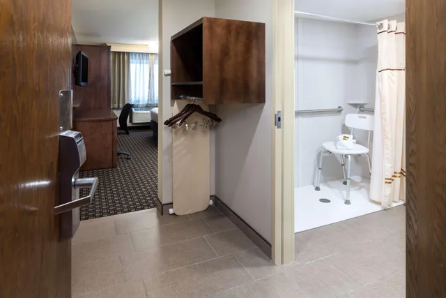 غرفة لذوي الإعاقة، Best Western Plus Ramkota Hotel 4/4