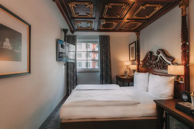 غرفة قياسية بسرير مزدوج، Kings Hotel Center 1/9