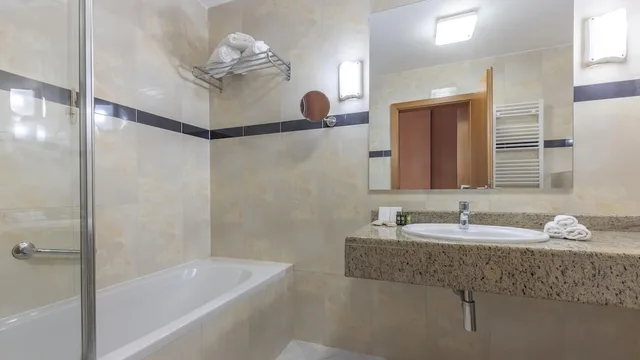 Comfort, King Bed, with Extra Bed, Lateral Side Sea View، Family Hotel La Luna – All inclusive 5/5