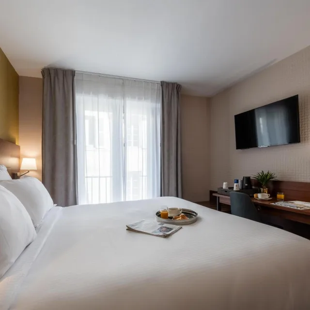 Select, Double Bed, Street View، Hotel Le Yachtman 2/10