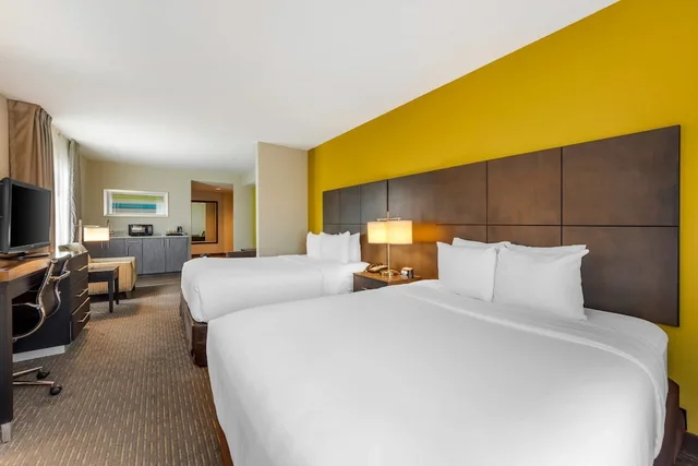 جناح سوبيريور بسريرين كوين مع أريكة، Comfort Suites Miami Airport North 5/10
