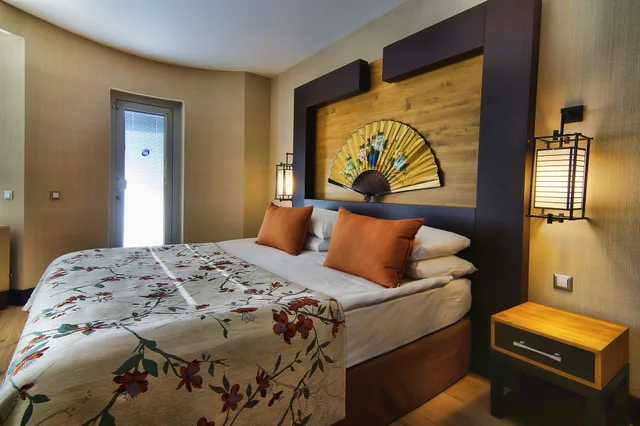 جناح غراند بسرير كينج، Limak Lara De Luxe Hotel and Resort 1/3