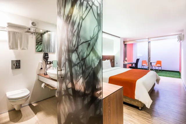 Executive, Queen Bed, SHG Bogota 100 Design Hotel 6/9