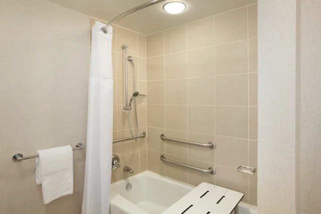 جناح سوبيريور بسرير كينج لذوي الإعاقة، Hilton Chicago Magnificent Mile Suites 3/3