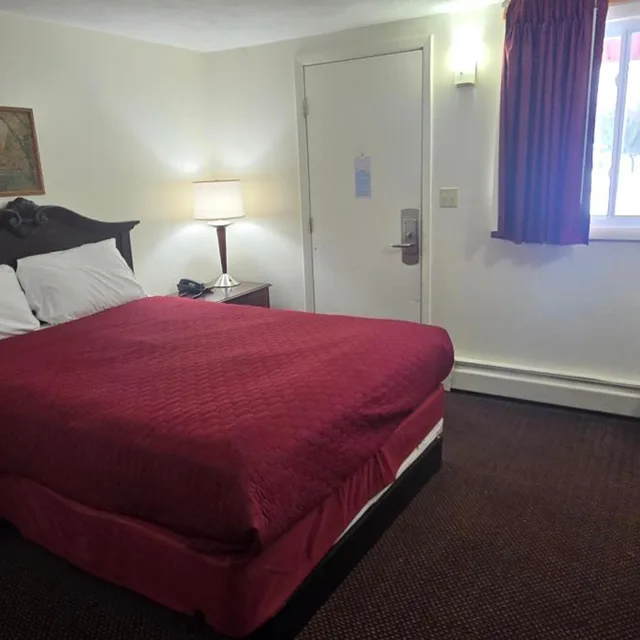 غرفة بسرير كوين، Red Carpet Inn Pulaski 1/4