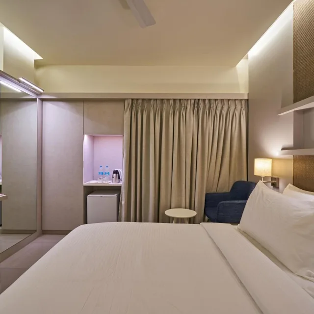 غرفة ديلوكس بسرير كينج، Hotel Atharv 9/10