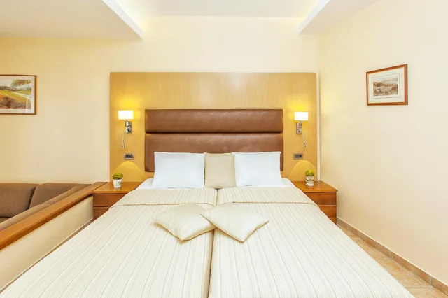 غرفة كلاسيكية بشرفة، Hotel Europa Olympia 3/7