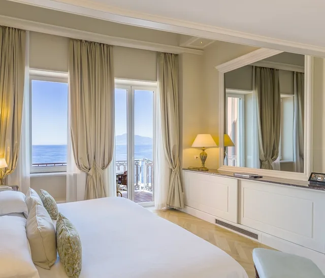 3 Bedrooms, Pavilion, Suite, 1 King and 1 Single Beds, Sea View، Grand Hotel Excelsior Vittoria - Sorrento 2/4