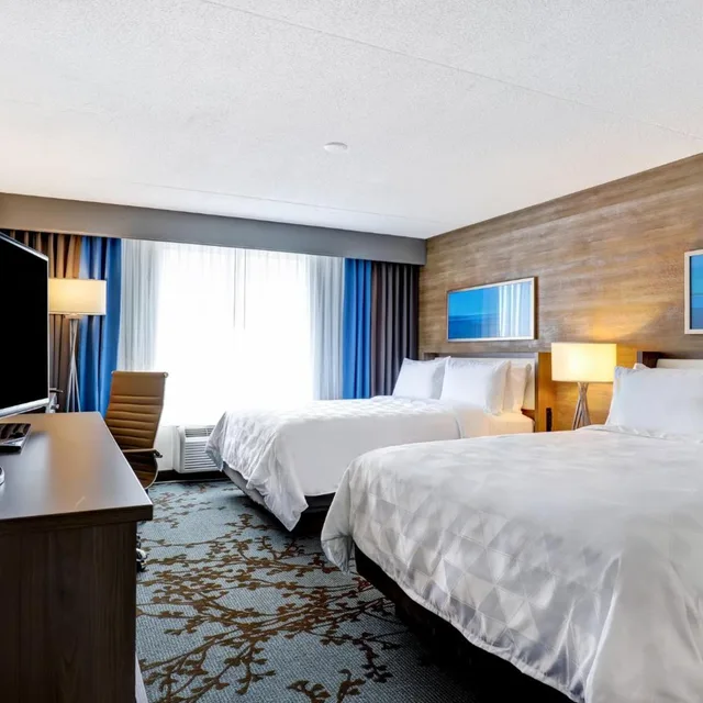 غرفة قياسية بسرير كينج وسريرين كوين، Holiday Inn Mississauga Toronto West 3/10