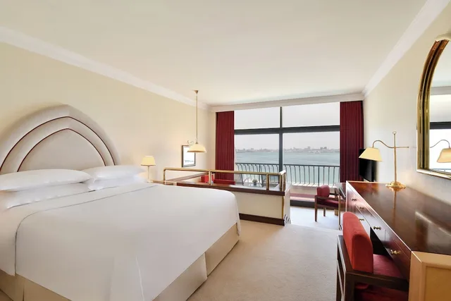 Deluxe, King Bed, Sea View, Balcony, Sheraton Grand Doha Resort & Convention Hotel 1/5