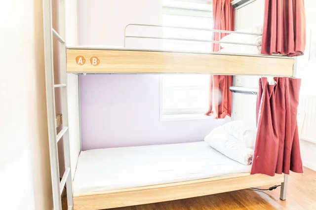 Female Dorm, Female Only, 4 Beds, Shared Bathroom، St Christopher S Paris Canal 1/2