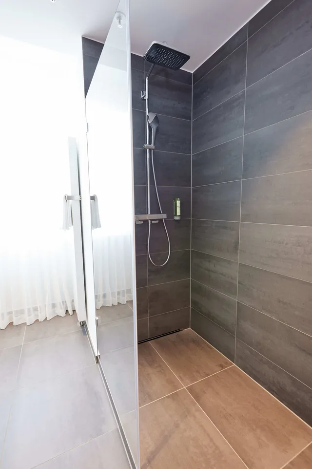 غرفة كومفورت بسرير كوين، Kasino Hotel 4/4