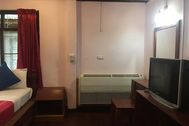 غرفة قياسية بسرير كينج بإطلالة على الحديقة، Lolita Bungalows 2/2