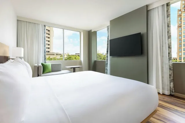 غرفة بسرير كينج بإطلالة على المدينة لذوي الإعاقة، AC Hotel by Marriott Honolulu 3/10