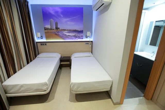 غرفة بسريرين منفصلين، Hostal Las Flores 1/6