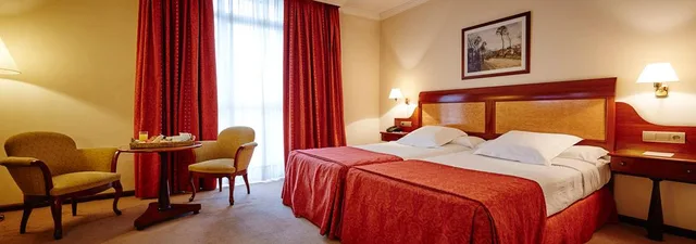 Room, Double Bed, with Child Extra Bed، Gran Hotel De Ferrol 2/4