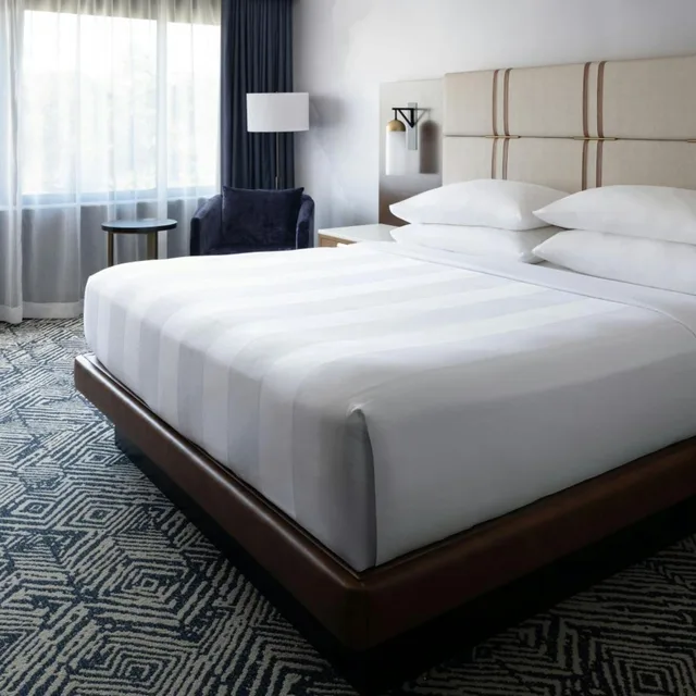 غرفة بسرير كينج بحوض استحمام لذوي الإعاقة، Marriott Research Triangle Park 1/10