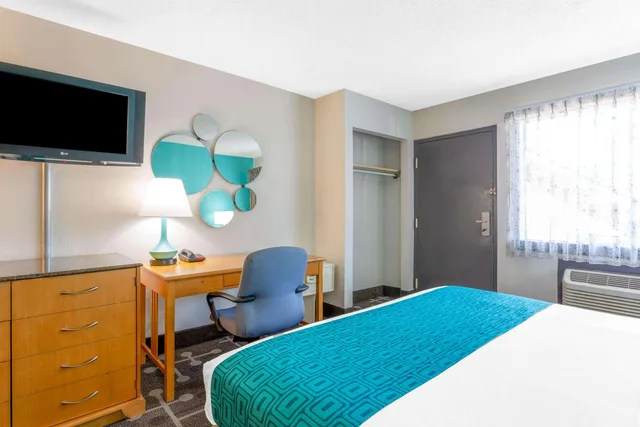 غرفة بسرير مزدوج، Howard Johnson by Wyndham Virginia Beach 1/1