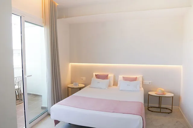 غرفة بريميوم بسرير مزدوج بشرفة، Hotel Aromar 1/3