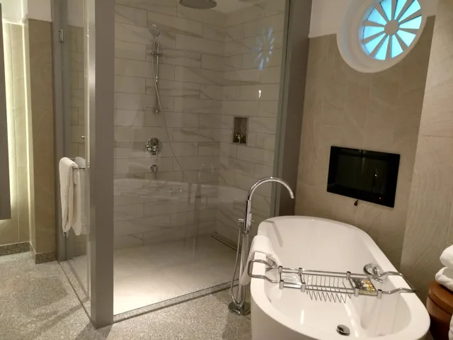 غرفة بريميوم بسرير كينج بإطلالة على البحر، Taj Exotica Resort Spa Goa 4/4