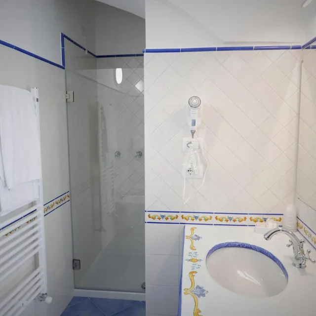 Standard, Double Bed, Town View، Hotel Vittoria Positano 6/6