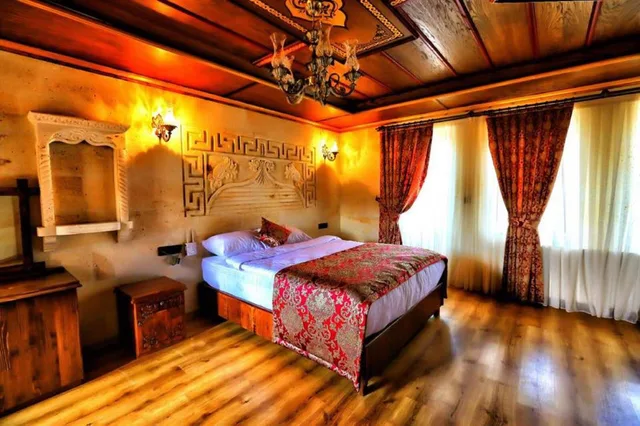 غرفة بسرير كوين بشرفة، Empire Cave Hotel 3/9