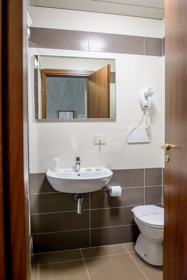 غرفة قياسية رباعية، Hotel Emmaus 4/4