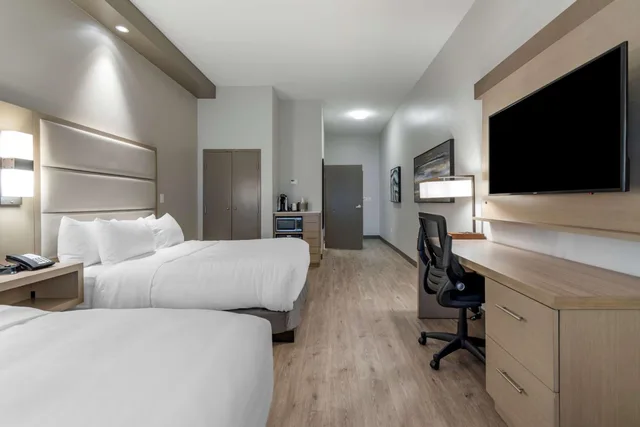 غرفة بسرير كينج وسريرين كوين، Best Western Premier Prince Albert 1/10