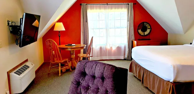 Carriage House, King Bed, Hot Tub، Berlin Heritage Inn 5/10