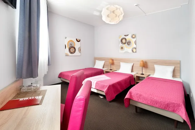 Room, Triple, Twin Beds, Petrus Hotel 1/4