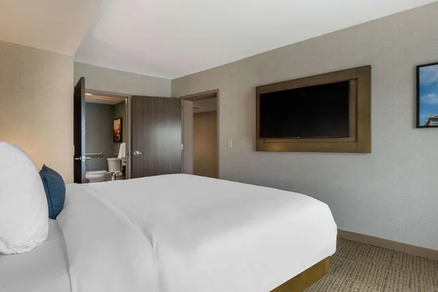 Upgrade, Suite, King Bed, Accessible، Cambria Hotel West Orange 2/3