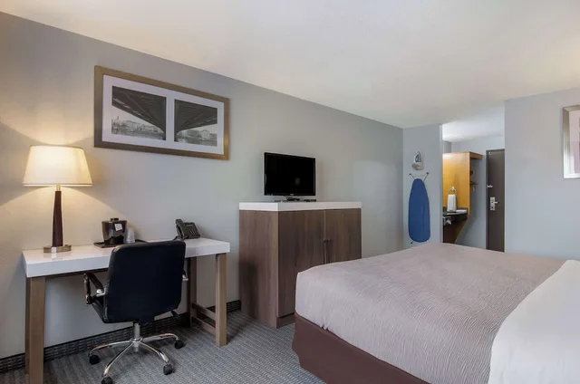 غرفة قياسية بسرير كوين، Quality Inn & Suites Silverdale Bangor-Keyport 7/10