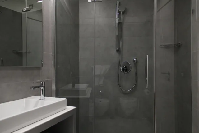 جناح، Lungotevere Suite 4/6