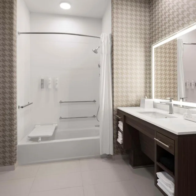جناح بسرير كينج مع أريكة بحوض استحمام لذوي الإعاقة، Home2 Suites by Hilton Orlando South Davenport 6/8