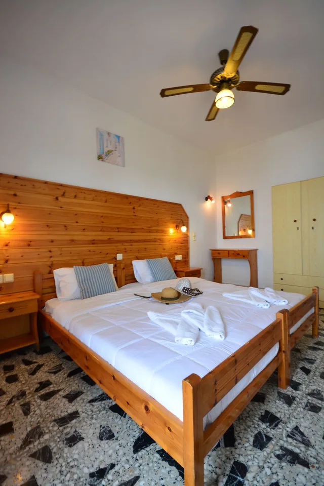 شقة بسرير مزدوج وسريرين منفصلين بغرفة نوم واحدة، Spiros Soula Hotel 2/7