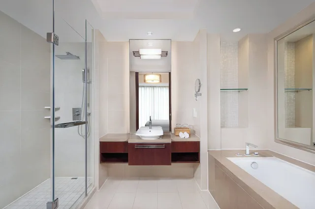 room, 2 double beds, garden view, Courtyard by Marriott Wuxi Lihu Lake 3/5
