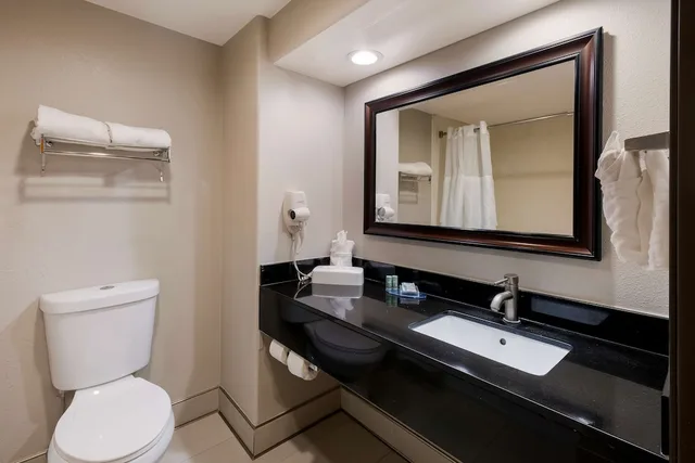 غرفة قياسية بسريرين كوين، Best Western Lanai Garden Inn & Suites 5/6
