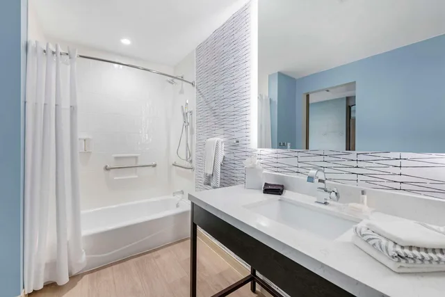 Room, Accessible, Cambria Hotel Austin Downtown 3/4