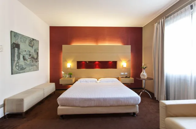 جناح جونيور، Inverigo Hotel 5/10