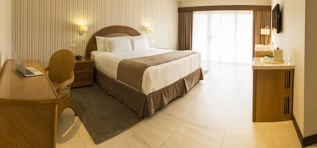 Suite, King Bed, Camino Real 4/8