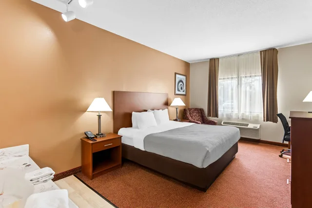 غرفة بسرير مزدوج، Quality Inn Sawyer, MI 1/5