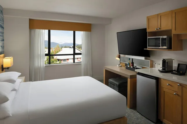 غرفة بسرير كوين، Delta Whistler Village Suites 2/7