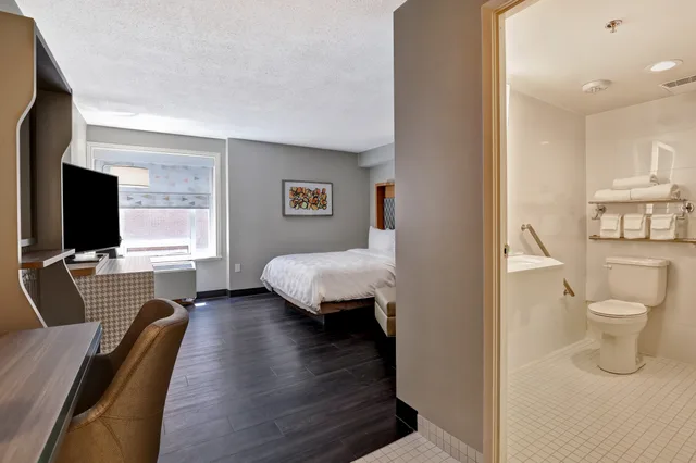 غرفة بسرير كوين لذوي الإعاقة، Holiday Inn Ottawa Dwtn Parliament Hill 2/2
