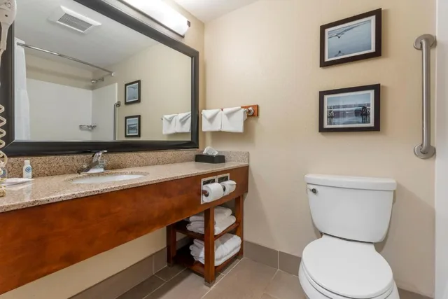 جناح بسرير كوين، Comfort Inn Arcata Humboldt Area 5/5