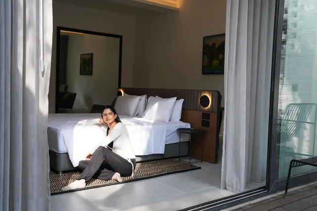 جناح بسرير كينج مع أريكة، Resort Country Club, Manesar-WorldHotels Distinctive 4/10